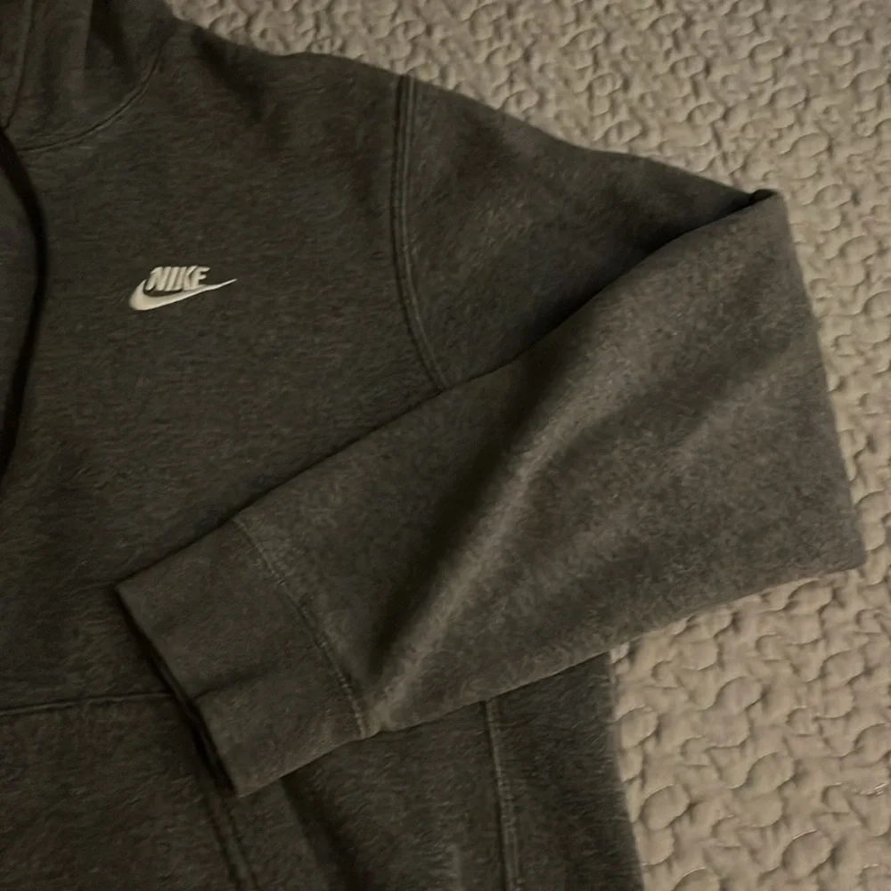 Nike Men's Charcoal Fleece Hoodie - Picture 3 of 8